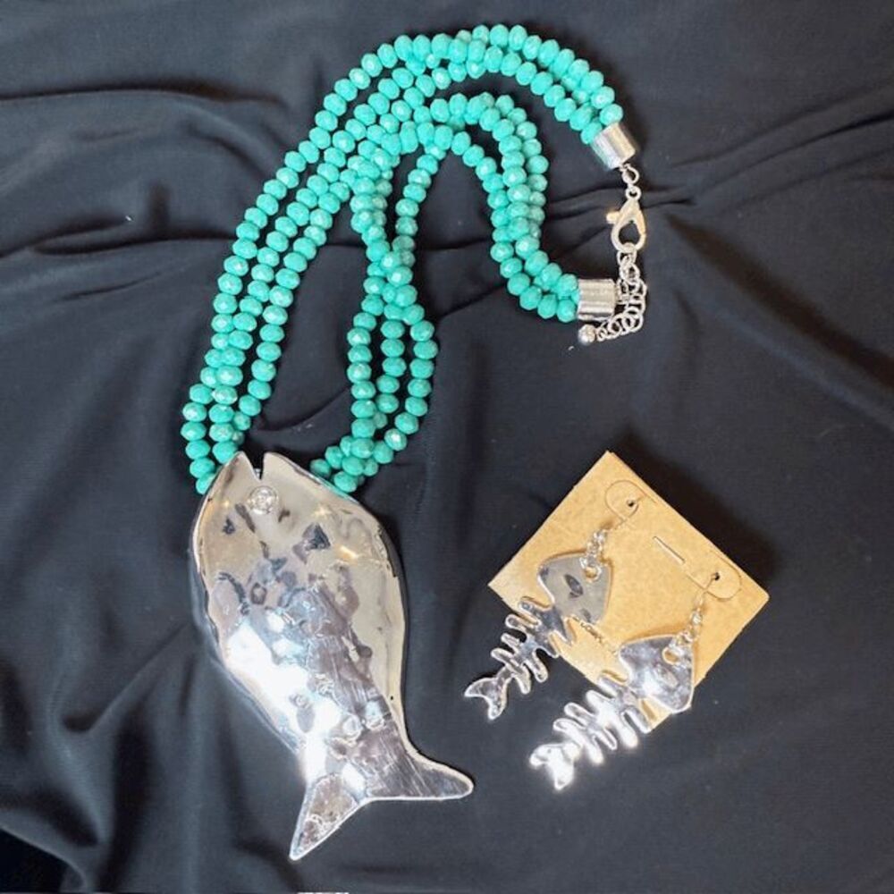 NWT Bone Fish Statement Necklace and Earrings Set Silver Tone Turquoise Beads - Picture 4 of 10